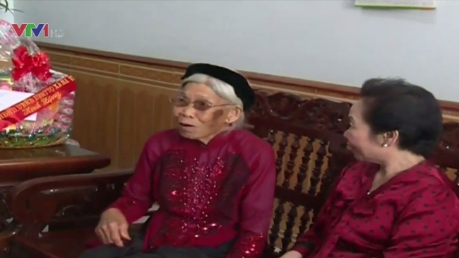 Вице-президент СРВ Нгуен Тхи Зоан вручила подарки инвалидам войны